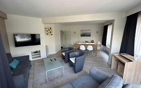 3 Bedroom Apartment Nearby The Sea